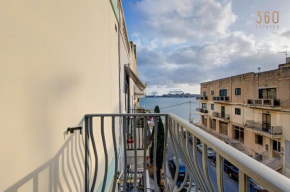 Cosy 3BR home Apt with private balcony in B'Bugia